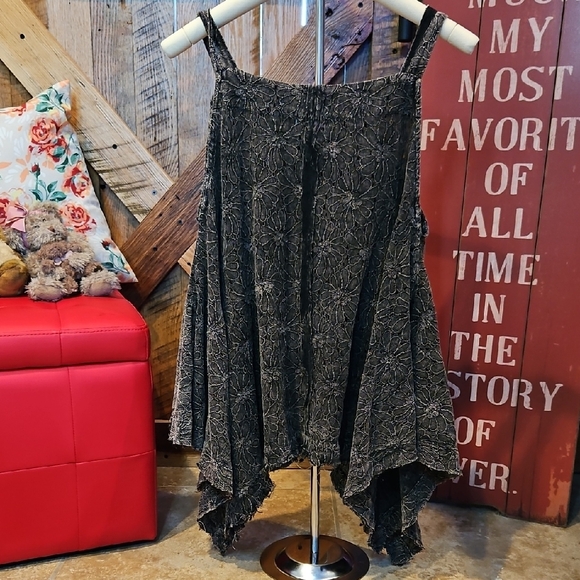 Oli & Hali Textured Charcoal Camisole - Picture 2 of 6